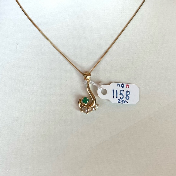 Emerald swirl diamond